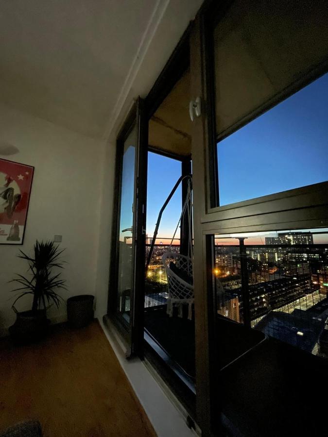 Whitechapel Two Bedroom Luxury Apartment - Free Private Parking - City Views Londyn Zewnętrze zdjęcie