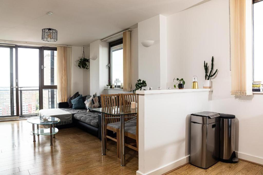 Whitechapel Two Bedroom Luxury Apartment - Free Private Parking - City Views Londyn Zewnętrze zdjęcie